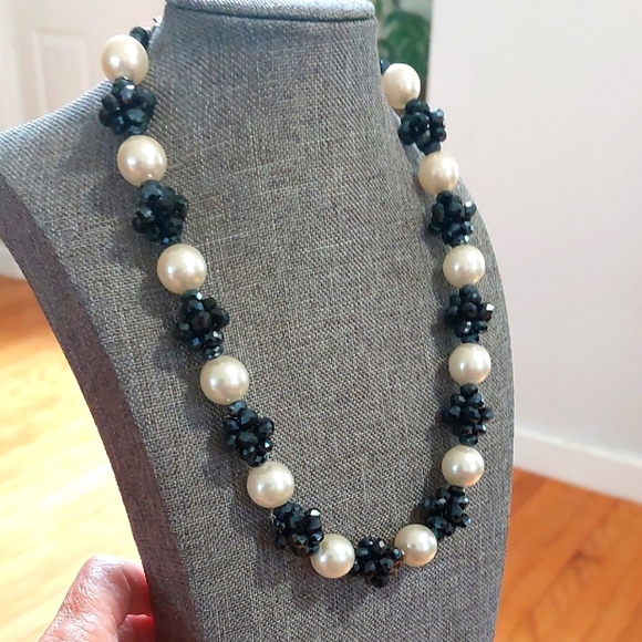 Jewelry - Faux Pearl Black Faceted Bead Cluster Necklace 18"